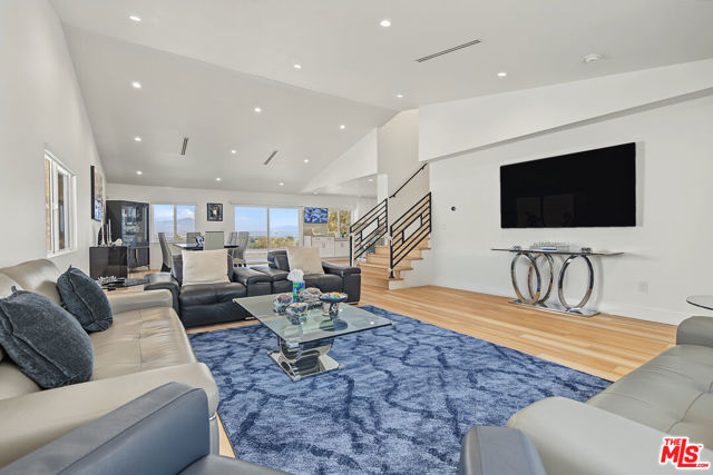 13038 Garris Avenue