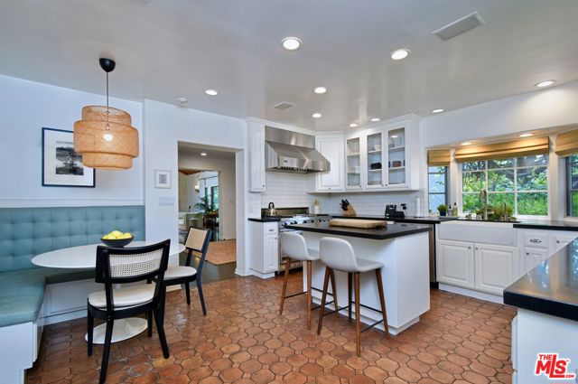 4277 Beck Avenue, Studio City CA: https://media.crmls.org/mediaz/3f23bc20-b4e7-401e-89c3-f4f39aaec325.jpg