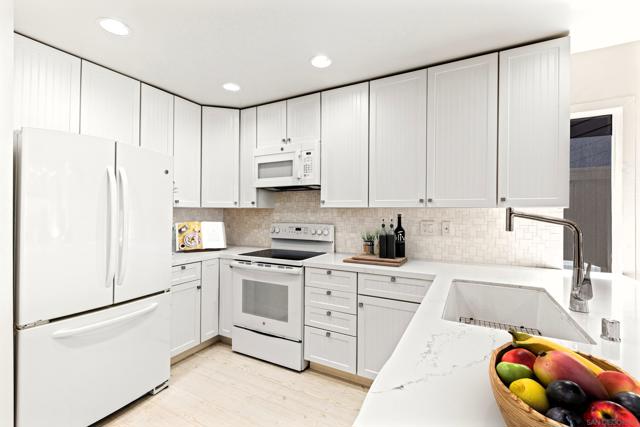 194 Neptune Ave, Encinitas CA: https://media.crmls.org/mediaz/3f23d199-7762-45bb-ab05-7e83b9c05dc5.jpg