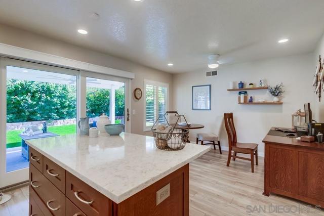 10970 Shy Bird Ln, San Diego CA: https://media.crmls.org/mediaz/3f241d2c-2f7c-4f1e-a54a-1462ee6b447e.jpg