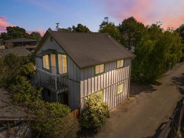 399 13th Avenue, Santa Cruz CA: https://media.crmls.org/mediaz/3f243a98-0e15-418f-a5c7-676c7a53dbcb.jpg
