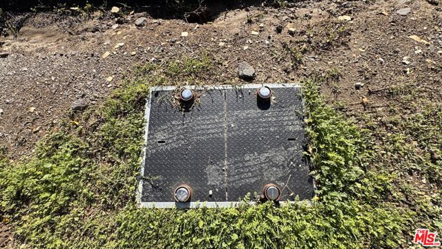 1 N Topanga Canyon Boulevard, Woodland Hills CA: https://media.crmls.org/mediaz/3f2470b4-3d37-42be-95b4-2be2651090c8.jpg