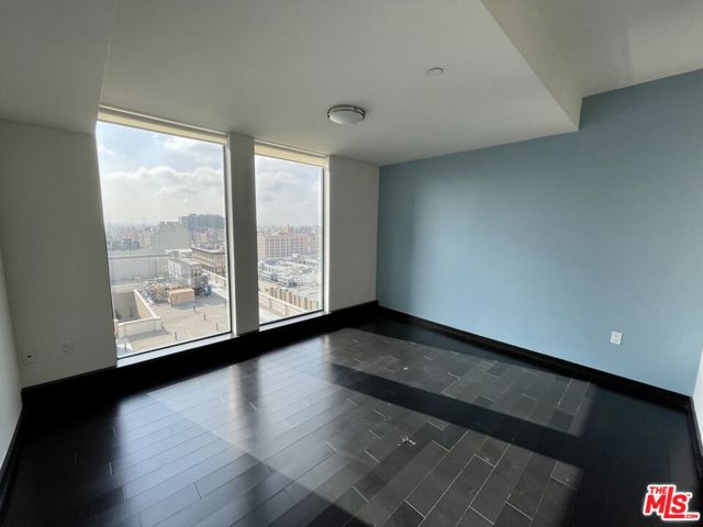 655 S Hope Street, Los Angeles CA: https://media.crmls.org/mediaz/3f24d4b6-e637-4c47-ac0f-6ccd091d2cf8.jpg