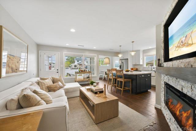 1105 Evergreen Drive, Encinitas CA: https://media.crmls.org/mediaz/3f24e043-b07e-418b-b157-eccb82e73afa.jpg
