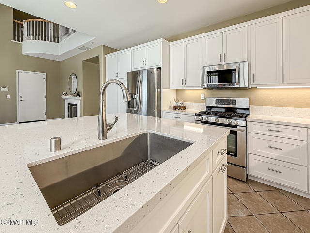 2511 Aurora Lane, Simi Valley CA: https://media.crmls.org/mediaz/3f255d69-1289-48fc-b8b1-110b1cc6d6bd.jpg