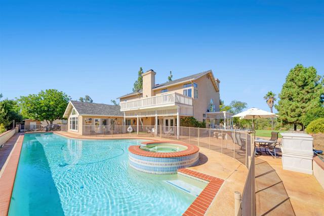 2173 Twisted Oak Ln Lane, Alpine CA: https://media.crmls.org/mediaz/3f25b7f4-6f7a-4a68-b155-e518cba1a40a.jpg