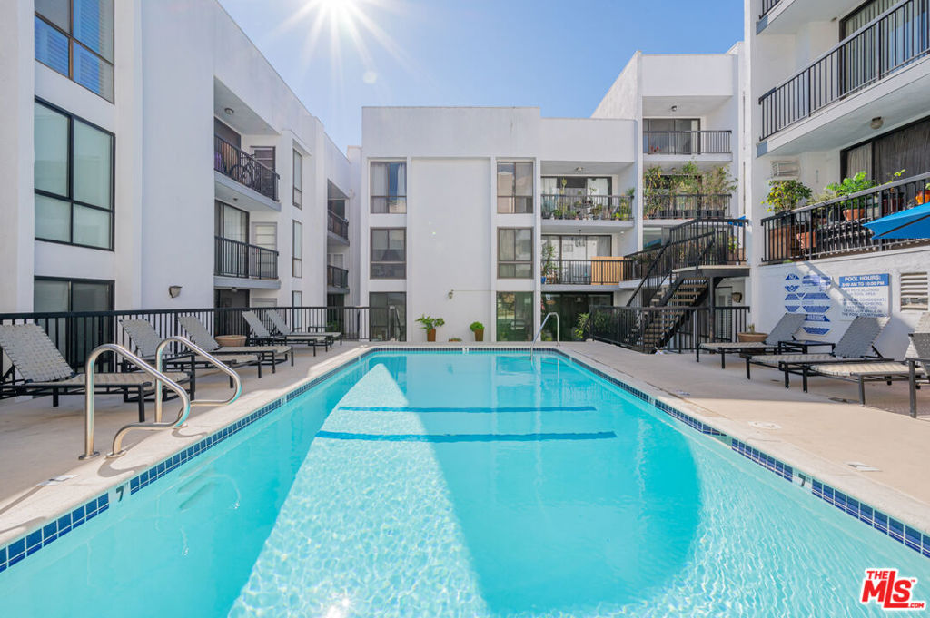 906 N Doheny Drive #501