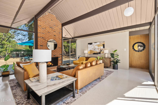 1449 Fordham Avenue, Thousand Oaks CA: https://media.crmls.org/mediaz/3f265879-efbd-46c3-bd1e-a255ba288cbc.jpg
