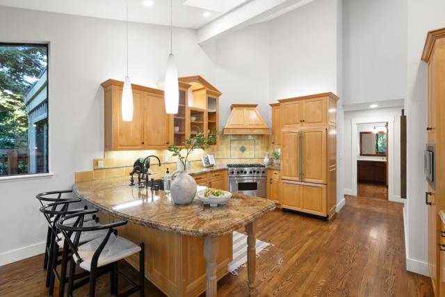 21 Valley Oak Street, Portola Valley CA: https://media.crmls.org/mediaz/3f266b4f-194b-4aac-b6e5-4451e516bf8f.jpg