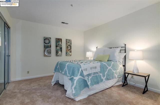 1310 Walden Rd, Walnut Creek CA: https://media.crmls.org/mediaz/3f26838c-f92f-4a68-8375-0722b152b812.jpg