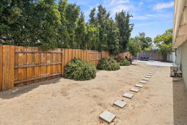 435 Country Club Ln, Coronado CA: https://media.crmls.org/mediaz/3f26cfd3-e797-401f-b7ce-89de4cb020f9.jpg