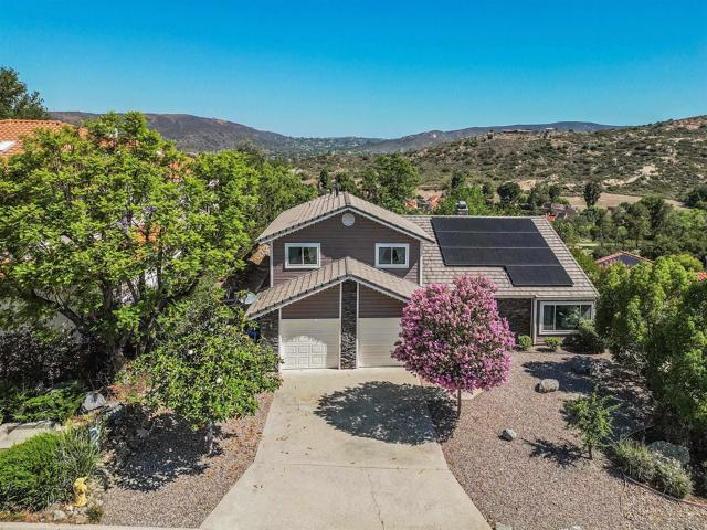 15549 Vista Vicente Dr, Ramona CA: https://media.crmls.org/mediaz/3f26f16a-ebdf-47cb-8dbf-98278072a020.jpg