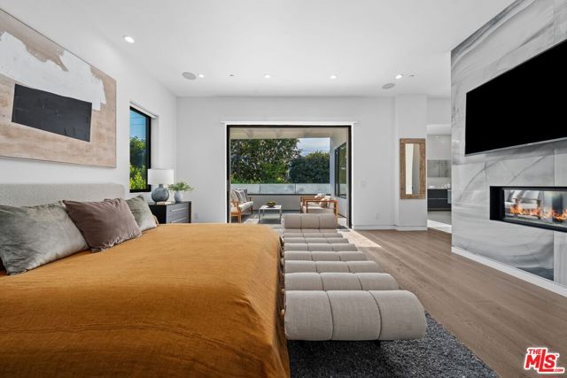 5 Bed Home for Sale in Los Angeles, California