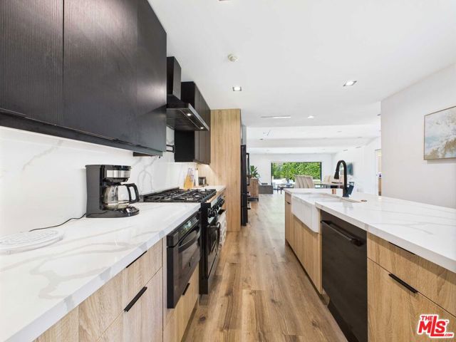 5109 Longridge Avenue, Sherman Oaks CA: https://media.crmls.org/mediaz/3f272e90-4688-48de-ae87-984afff6a471.jpg