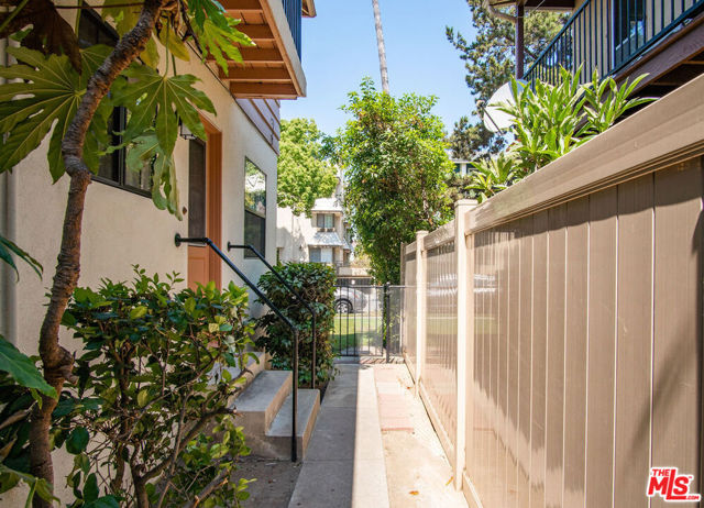 1124 San Rafael Avenue, Glendale CA: https://media.crmls.org/mediaz/3f273818-fb67-4f0c-b767-8e70f28502f1.jpg