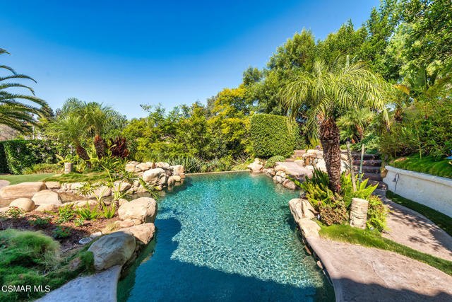 213 Heath Meadow Court, Simi Valley CA: https://media.crmls.org/mediaz/3f287ccf-51da-4c07-823a-6ae13b967c7a.jpg
