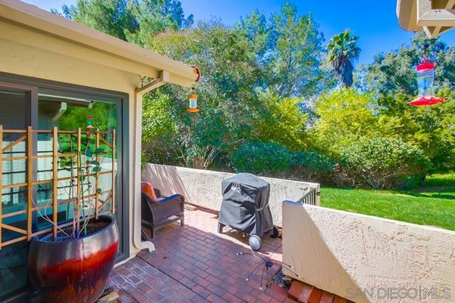 17832 Avenida Cordillera, San Diego CA: https://media.crmls.org/mediaz/3f28bb0f-a0d6-4bbd-af7c-992cfc26e589.jpg
