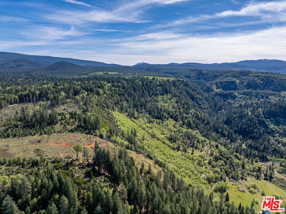 https://media.crmls.org/mediaz/3f29fd41-639b-4d6f-b0bd-d8ec14cd0959.jpg?preset=X-Large