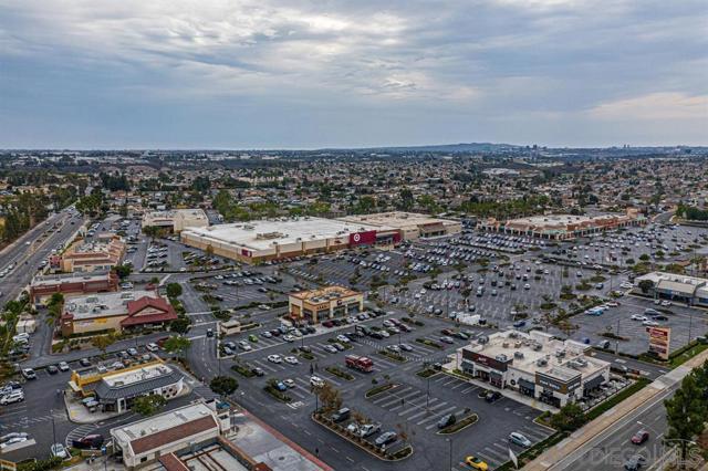 8644 New Salem St, San Diego CA: https://media.crmls.org/mediaz/3f2a1b83-5545-42fd-b95a-360e98159e99.jpg