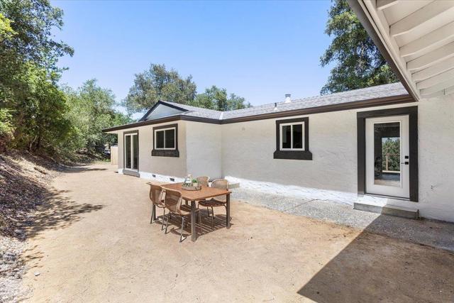 17060 Lon Road, Los Gatos CA: https://media.crmls.org/mediaz/3f2a63b4-838d-4d80-96c6-0cb6116a8ae3.jpg