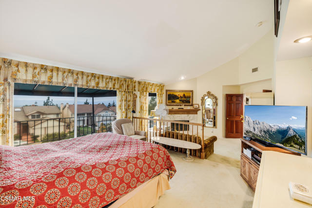 18128 Sandringham Court, Porter Ranch CA: https://media.crmls.org/mediaz/3f2a7850-55e8-403e-b1be-6e55a1e9882e.jpg
