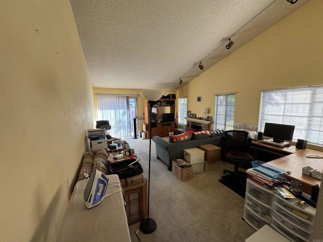 Detail Gallery Image 3 of 16 For 2469 Turnbridge, Escondido,  CA 92027 - 2 Beds | 2 Baths