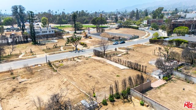 856 Toyopa Drive, Pacific Palisades CA: https://media.crmls.org/mediaz/3f2bdaaf-4094-4e38-be06-2cb862f911a4.jpg