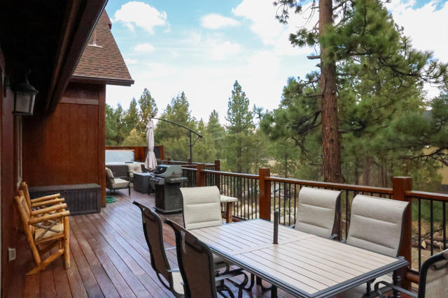 289 Stony Creek Road, Big Bear CA: https://media.crmls.org/mediaz/3f2c4b8e-633b-4f12-820f-aa4b1a086be1.jpg