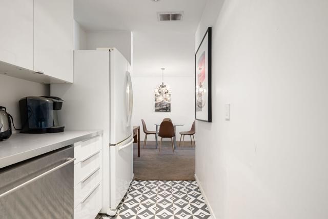 550 N Villa Court, Palm Springs CA: https://media.crmls.org/mediaz/3f2c7eb0-4d19-45cb-8791-01e103f18937.jpg