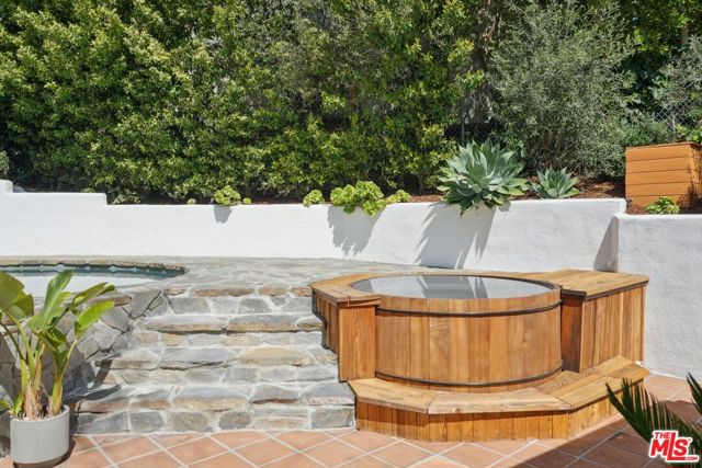 2145 Sunset Crest Drive, Los Angeles CA: https://media.crmls.org/mediaz/3f2ce9b9-03fa-4b87-a113-8806b6175c7a.jpg