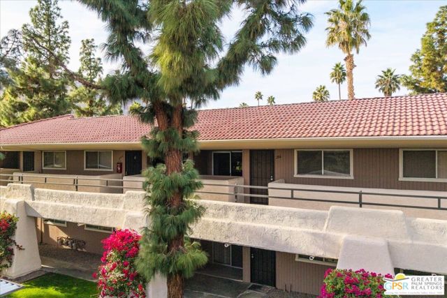 2860 N Los Felices Road, Palm Springs CA: https://media.crmls.org/mediaz/3f2d509f-e203-4995-8b38-b142c5698def.jpg