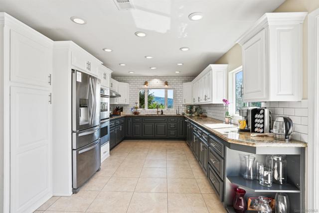 42608 Remora St, Temecula CA: https://media.crmls.org/mediaz/3f2d62ad-eb4b-48b1-b43d-9fd6c75d0d42.jpg