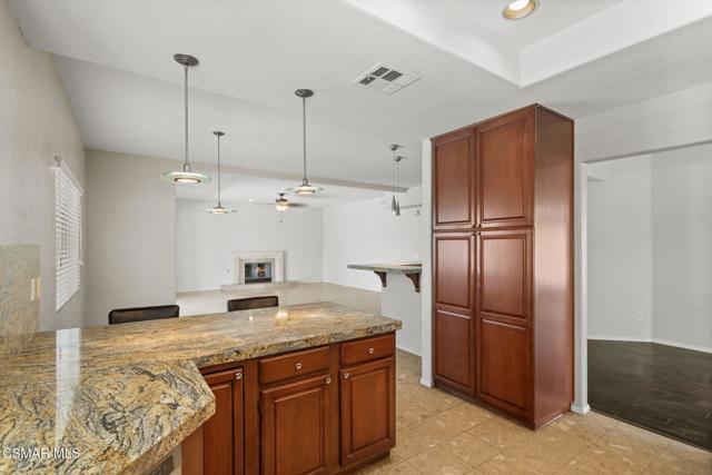 41985 Hemingway Court, Palm Desert CA: https://media.crmls.org/mediaz/3f2d9ece-8b5d-48ed-a77e-34577fa28632.jpg