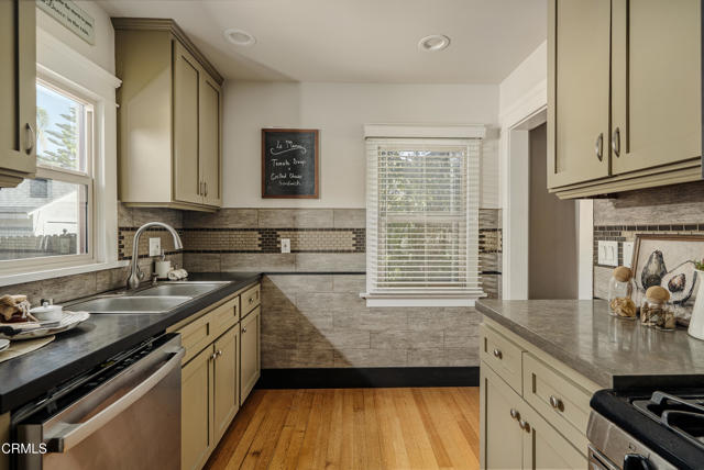 Detail Gallery Image 12 of 38 For 1892 N Marengo Ave, Pasadena,  CA 91103 - 3 Beds | 2 Baths