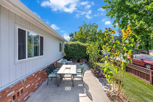 1567 Hawes Court, Redwood City CA: https://media.crmls.org/mediaz/3f2dfbff-1396-4176-8772-4fc5c4e9db69.jpg