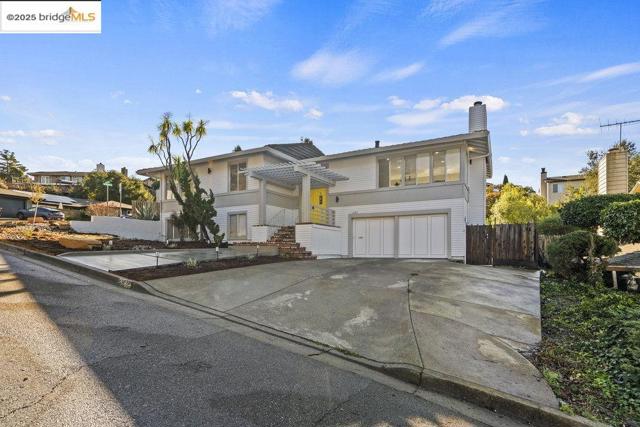 3459 Pinewood Dr, Hayward CA: https://media.crmls.org/mediaz/3f2ecf33-965d-49b2-90c9-4ead75ab125a.jpg