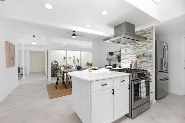 5893 Highwood Rd, Castro Valley CA: https://media.crmls.org/mediaz/3f2f1e2b-9d78-4b21-b0d6-a6d222daa364.jpg