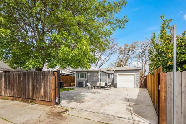 220 Lindbergh Street, San Mateo CA: https://media.crmls.org/mediaz/3f2f2f00-f644-428d-b117-e59ecea4201c.jpg