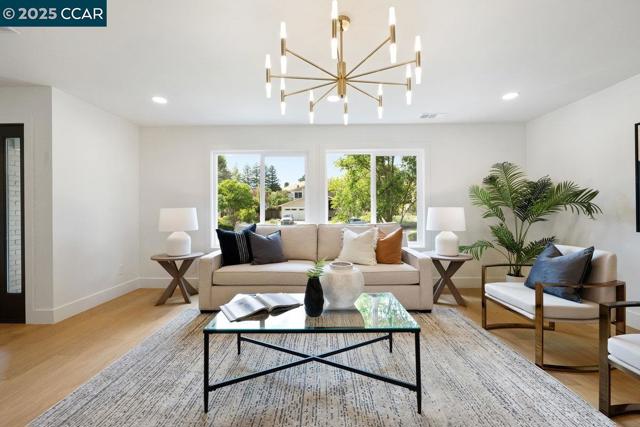 374 James Bowie Ct, Alamo CA: https://media.crmls.org/mediaz/3f2f3c77-fd6c-4c3d-81cb-eb76313422ec.jpg