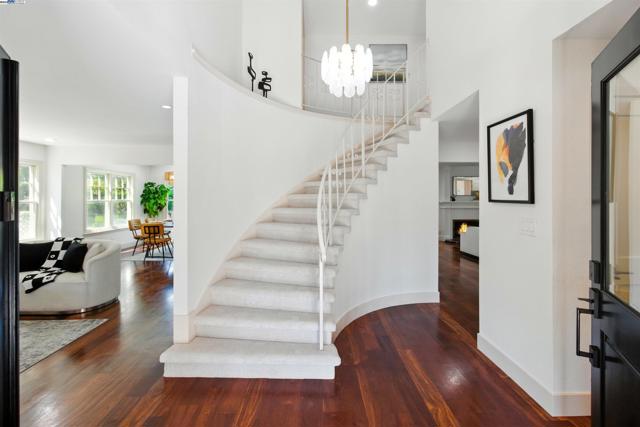 2673 Velvet Way, Walnut Creek CA: https://media.crmls.org/mediaz/3f2f3ede-fd3e-44d7-854e-578d22e4e2c0.jpg