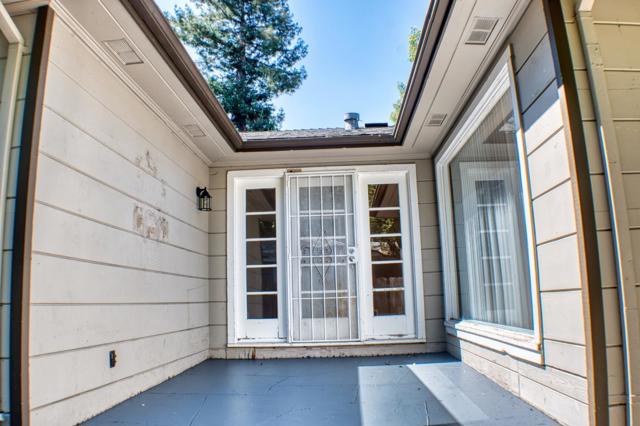 640 Circle Drive, East Palo Alto CA: https://media.crmls.org/mediaz/3f2f5ed3-8f97-4de8-af6f-9c42fe2b9227.jpg