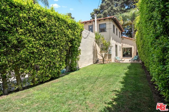 504 24Th Street, Santa Monica CA: https://media.crmls.org/mediaz/3f2fec1e-2d1f-4cb3-9007-88b6930553c5.jpg