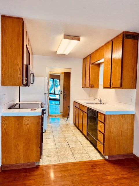 460 Pine Avenue, Half Moon Bay CA: https://media.crmls.org/mediaz/3f2ffd38-d9de-4ed6-bbcb-1ed69167b140.jpg