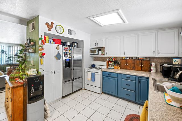 30201 San Diego Drive, Cathedral City CA: https://media.crmls.org/mediaz/3f304580-59fa-40f3-9a32-577cb951c866.jpg