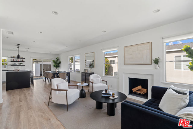 6129 W 76th Street, Los Angeles CA: https://media.crmls.org/mediaz/3f3076cf-7795-445b-a269-55068131f20b.jpg