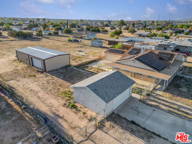 9256 6th Avenue, Hesperia CA: https://media.crmls.org/mediaz/3f30f238-72e4-49d4-b5f5-031b9126a4ba.jpg