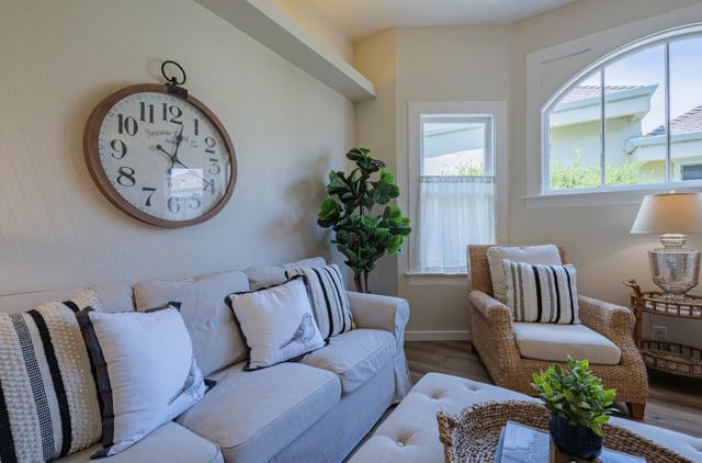 570572 Belden Street, Monterey CA: https://media.crmls.org/mediaz/3f31bd70-1722-4283-a26d-3ea9e222230a.jpg