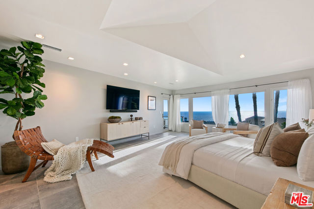 31558 Victoria Point Road, Malibu CA: https://media.crmls.org/mediaz/3f31f6d4-179f-4104-bc78-978061e4aab8.jpg