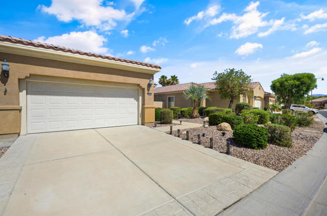 40752 Calle Guapo, Indio CA: https://media.crmls.org/mediaz/3f322027-7bf1-4c92-98b5-818855c6e361.jpg