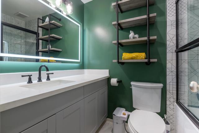 6229 Green Valley Circle, Culver City CA: https://media.crmls.org/mediaz/3f3223d1-1adb-4dd5-a408-1d8ed2efb521.jpg